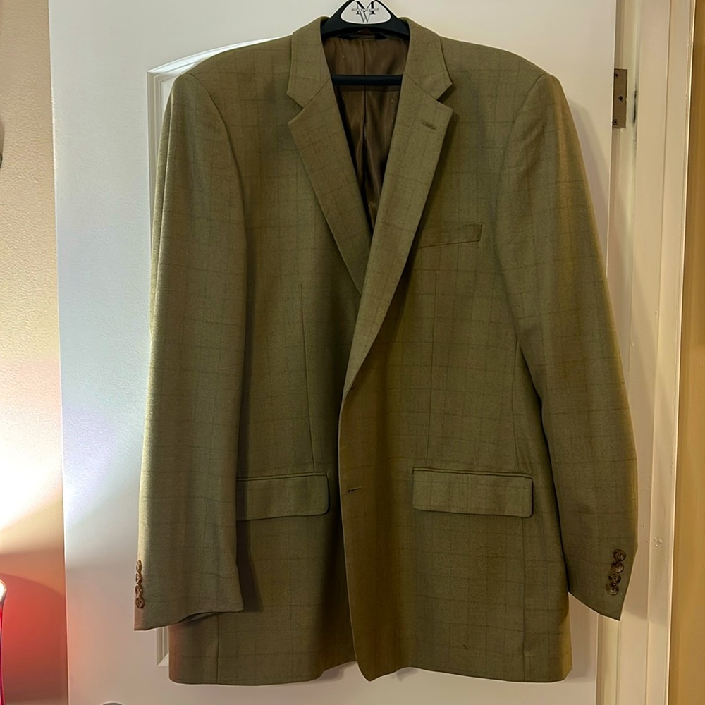 Nice 46 Tall blazer, tiny tear on one sleeve (see pics). Worn once or twice